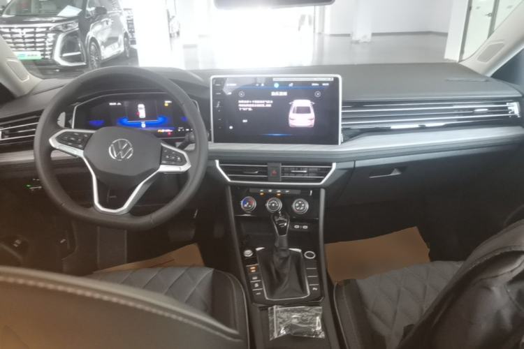 Used Volkswagen Sagitar 2024 300TSI DSG Excellence Edition Center Console