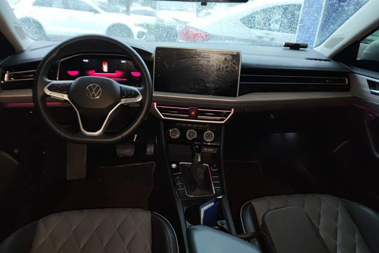 Used Volkswagen Sagitar 2024 300TSI DSG Excellence Edition Center Console