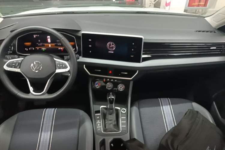 Used Volkswagen Sagitar 2024 200TSI DSG Flyover Edition Center Console
