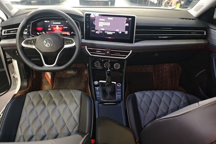 Used Volkswagen Sagitar 2024 300TSI DSG Excellence Edition Center Console