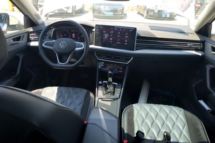 Used Volkswagen Sagitar 2024 300TSI DSG Excellence Edition Center Console