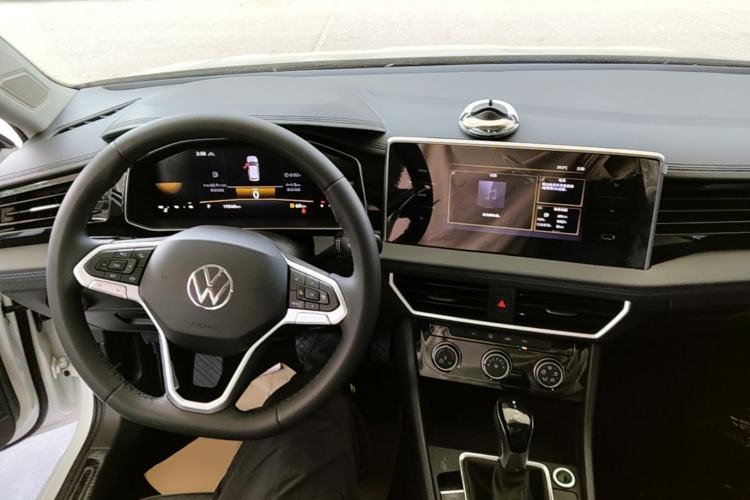 Used Volkswagen Sagitar 2024 200TSI DSG Flyover Edition Center Console