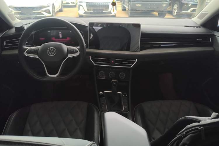 Used Volkswagen Sagitar 2024 300TSI DSG Excellence Edition Center Console