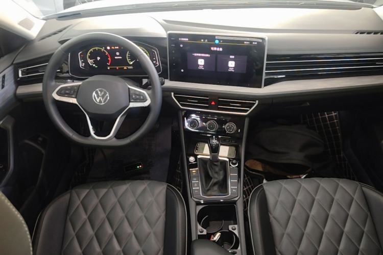 Used Volkswagen Sagitar 2024 300TSI DSG Excellence Edition Center Console