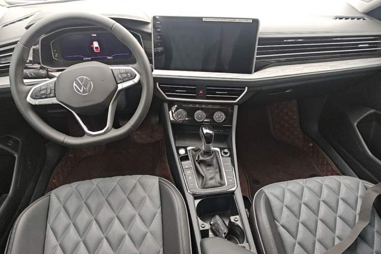 Used Volkswagen Sagitar 2024 300TSI DSG Excellence Edition Center Console