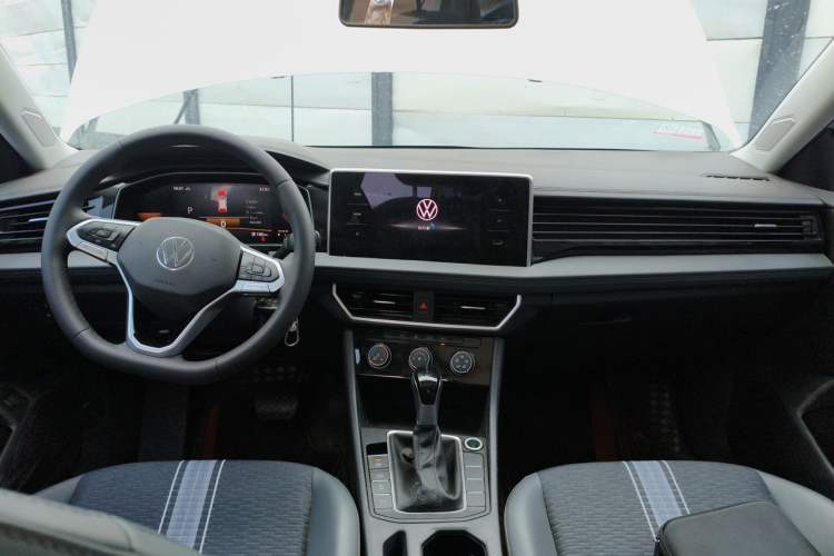 Used Volkswagen Sagitar 2024 200TSI DSG Flyover Edition Center Console
