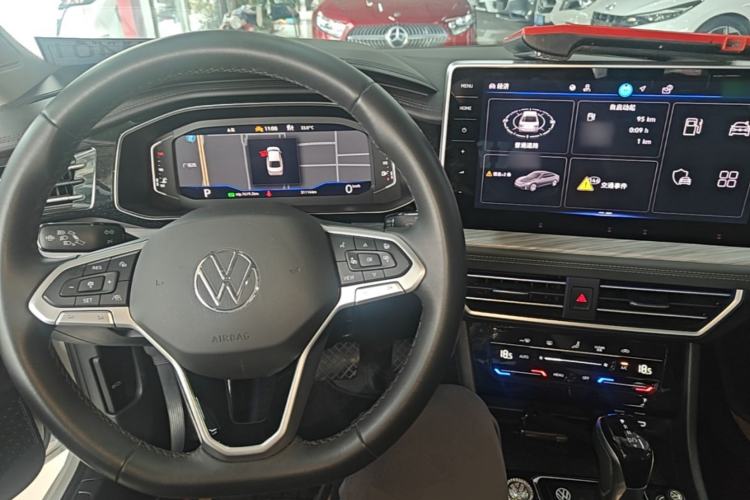 Used Volkswagen Sagitar 2024 300TSI DSG Excellence Edition Center Console