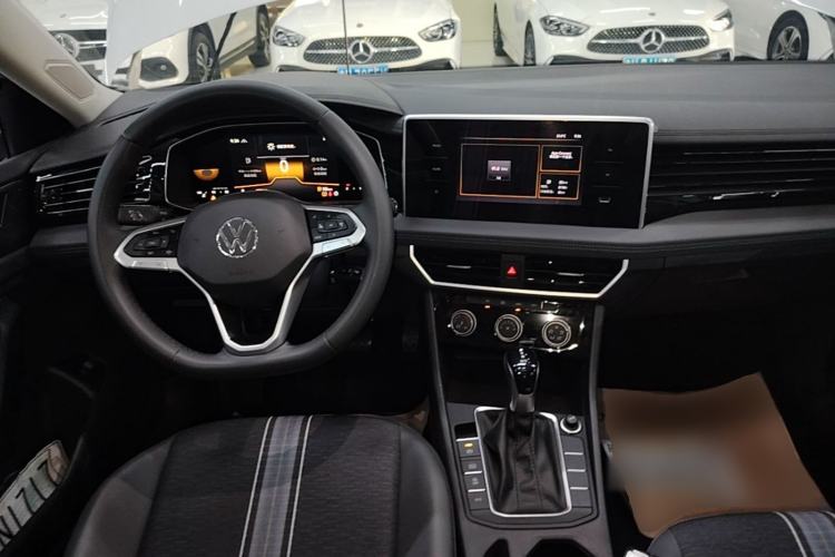 Used Volkswagen Sagitar 2024 200TSI DSG Flyover Edition Center Console