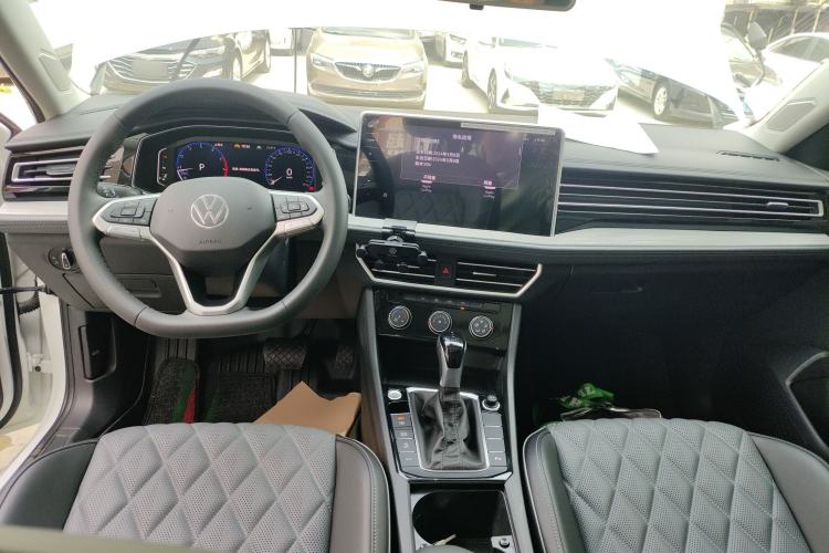 Used Volkswagen Sagitar 2024 300TSI DSG Excellence Edition Center Console