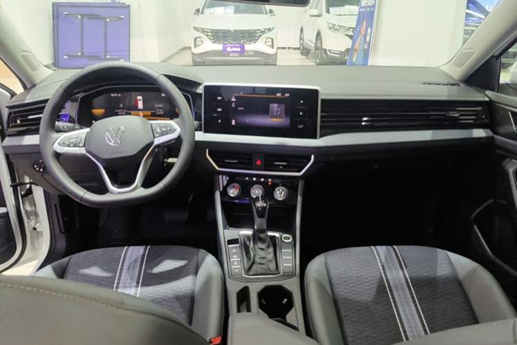 Used Volkswagen Sagitar 2024 200TSI DSG Flyover Edition Center Console