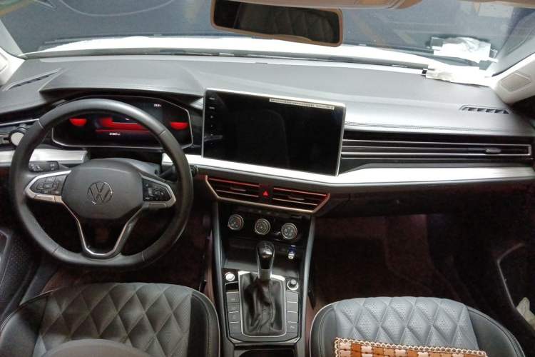 Used Volkswagen Sagitar 2024 300TSI DSG Excellence Edition Center Console