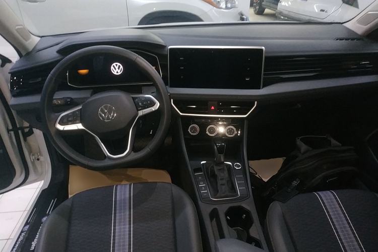 Used Volkswagen Sagitar 2024 200TSI DSG Flyover Edition Center Console