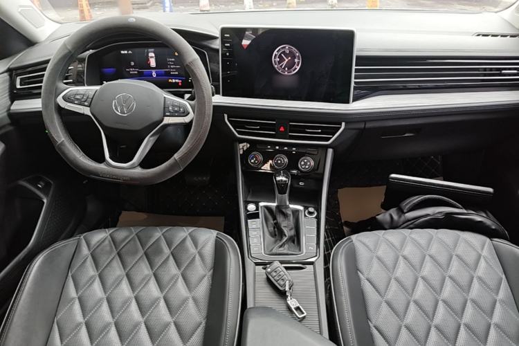 Used Volkswagen Sagitar 2024 300TSI DSG Excellence Edition Center Console