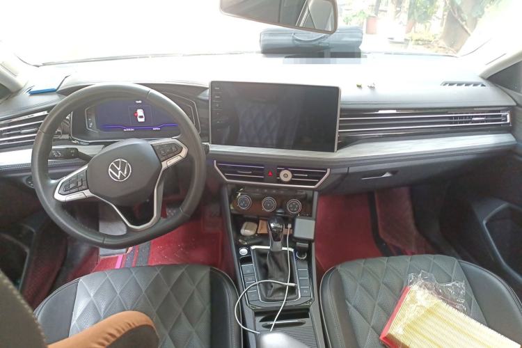 Used Volkswagen Sagitar 2024 300TSI DSG Excellence Edition Center Console
