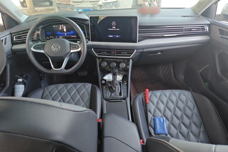 Used Volkswagen Sagitar 2024 300TSI DSG Excellence Edition Center Console