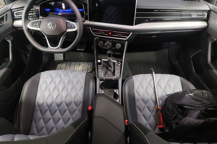 Used Volkswagen Sagitar 2024 300TSI DSG Excellence Edition Center Console