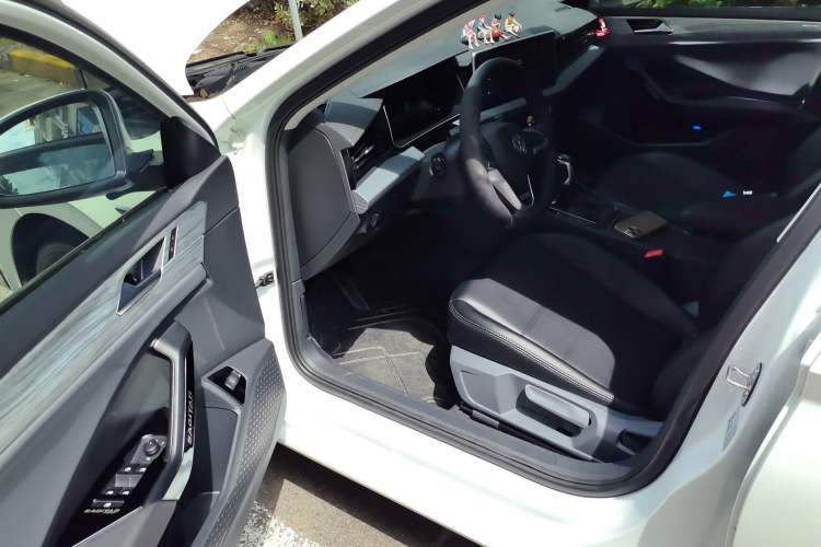 Used Volkswagen Sagitar 2024 200TSI DSG Excellence Edition Driver Seat