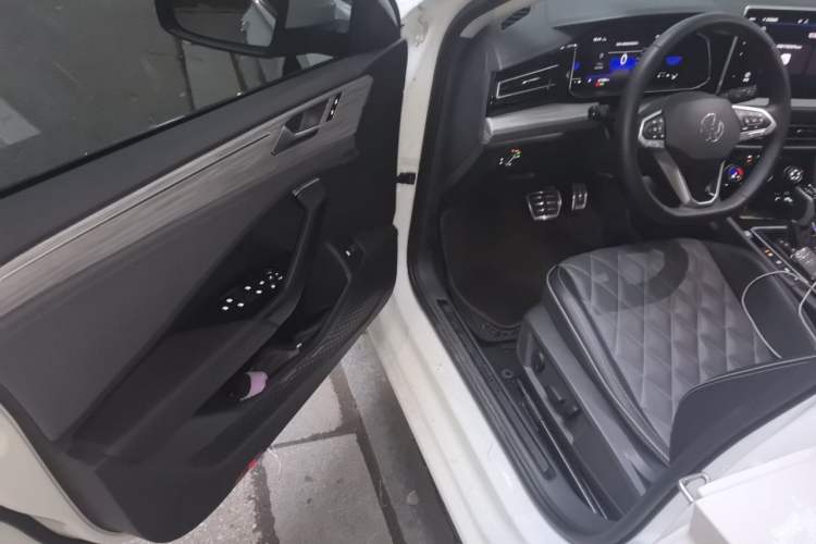 Used Volkswagen Sagitar 2024 300TSI DSG Excellence Edition Driver Seat