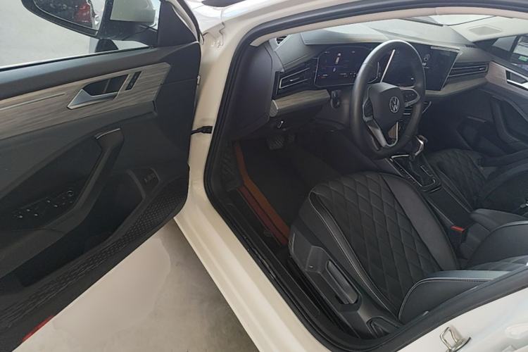 Used Volkswagen Sagitar 2024 300TSI DSG Excellence Edition Driver Seat