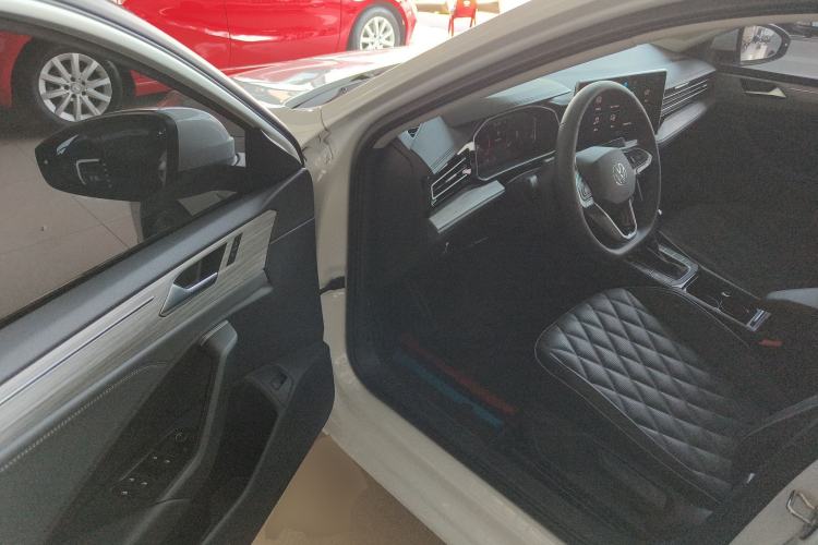 Used Volkswagen Sagitar 2024 300TSI DSG Excellence Edition Driver Seat