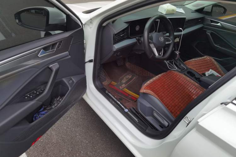 Used Volkswagen Sagitar 2024 200TSI DSG Flyover Edition Driver Seat