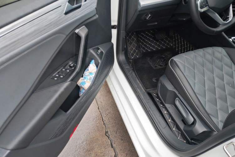 Used Volkswagen Sagitar 2024 300TSI DSG Excellence Edition Driver Seat