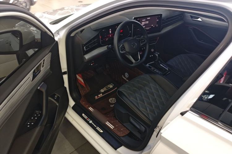 Used Volkswagen Sagitar 2024 300TSI DSG Excellence Edition Driver Seat