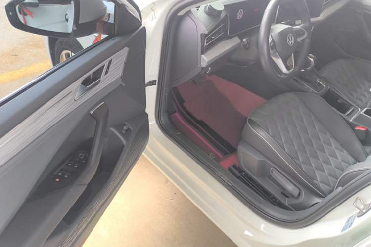 Used Volkswagen Sagitar 2024 300TSI DSG Excellence Edition Driver Seat