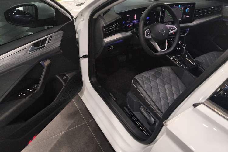 Used Volkswagen Sagitar 2024 300TSI DSG Excellence Edition Driver Seat
