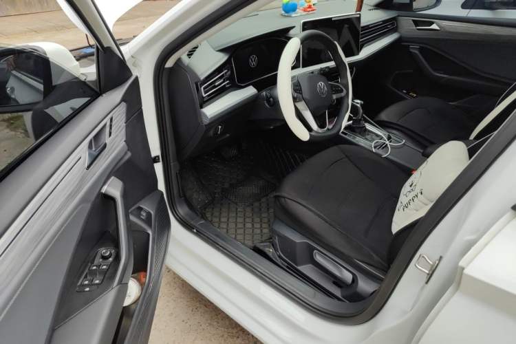 Used Volkswagen Sagitar 2024 300TSI DSG Excellence Edition Driver Seat