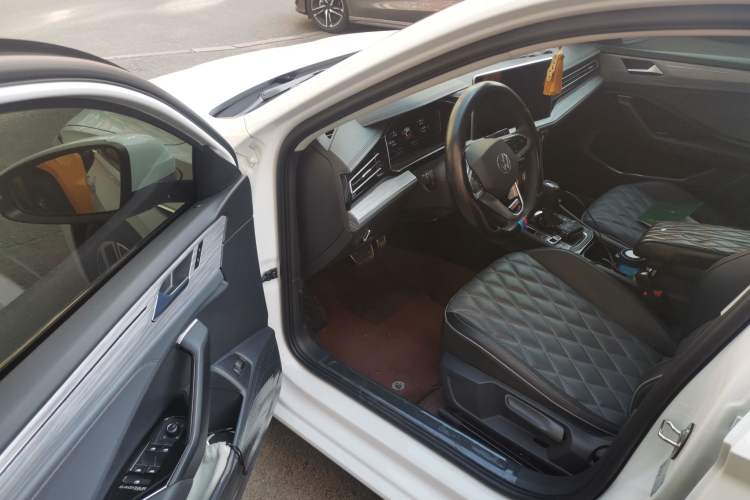 Used Volkswagen Sagitar 2024 300TSI DSG Excellence Edition Driver Seat