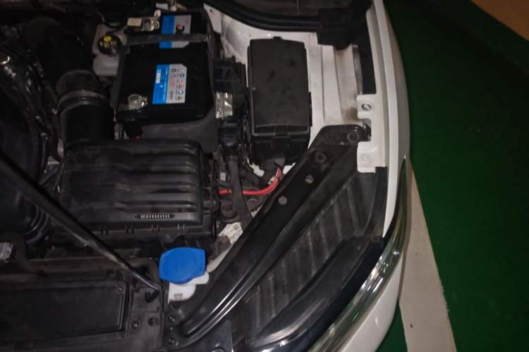Used Volkswagen Sagitar 2024 300TSI DSG Excellence Edition Engine Bay Left
