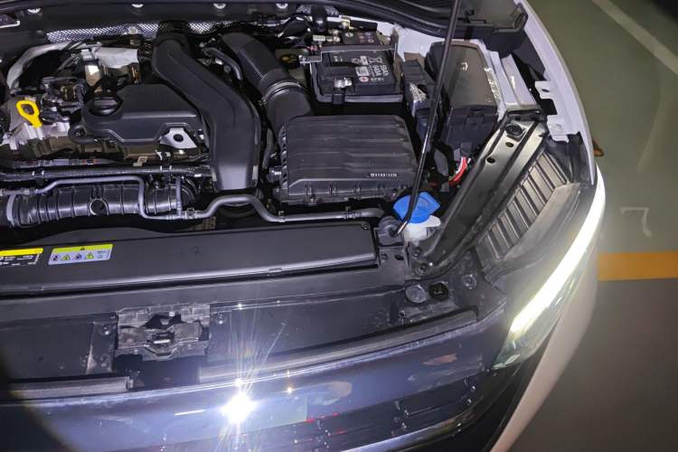 Used Volkswagen Sagitar 2024 300TSI DSG Excellence Edition Engine Bay Left