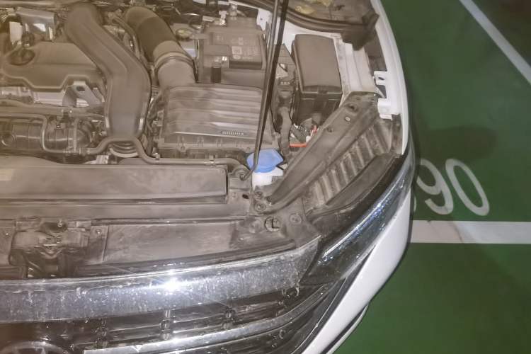 Used Volkswagen Sagitar 2024 300TSI DSG Excellence Edition Engine Bay Left