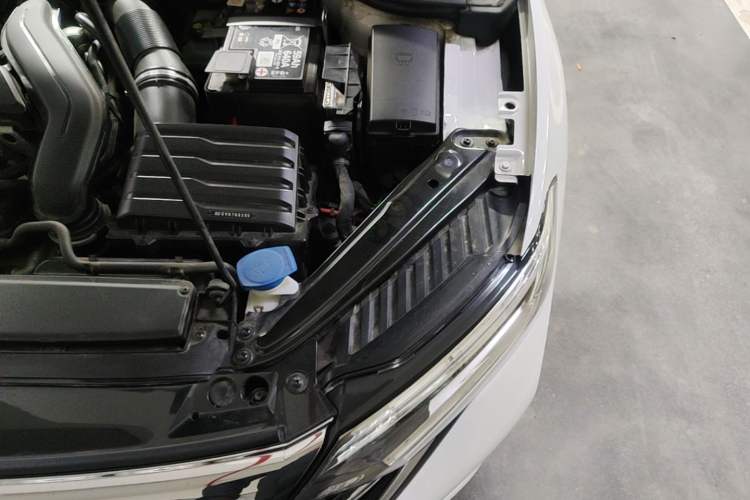 Used Volkswagen Sagitar 2024 300TSI DSG Excellence Edition Engine Bay Left