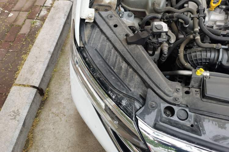 Used Volkswagen Sagitar 2024 300TSI DSG Excellence Edition Engine Bay Right