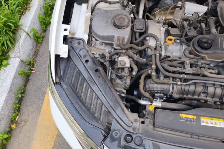 Used Volkswagen Sagitar 2024 300TSI DSG Flyover Edition Engine Bay Right