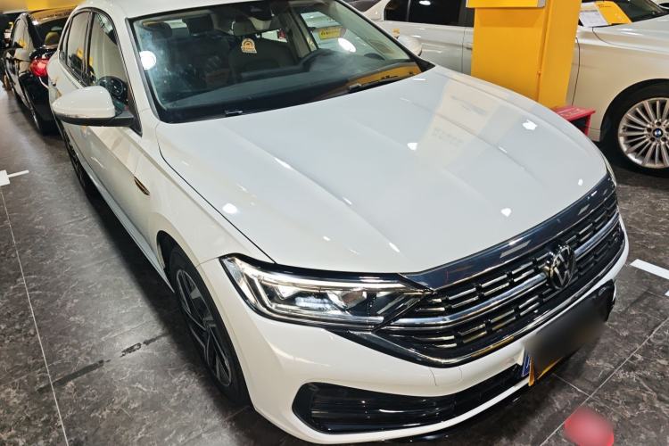 Used Volkswagen Sagitar 2024 300TSI DSG Excellence Edition Front Right 45 Deg