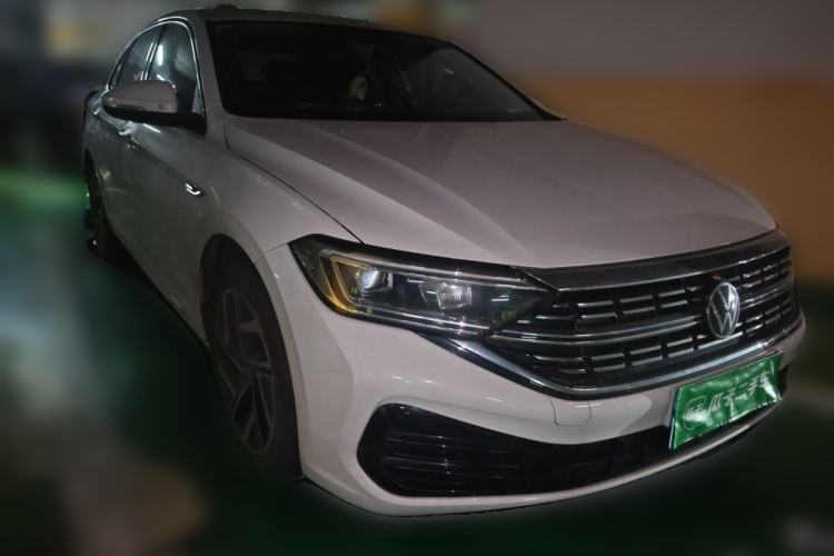 Used Volkswagen Sagitar 2024 300TSI DSG Excellence Edition Front Right 45 Deg