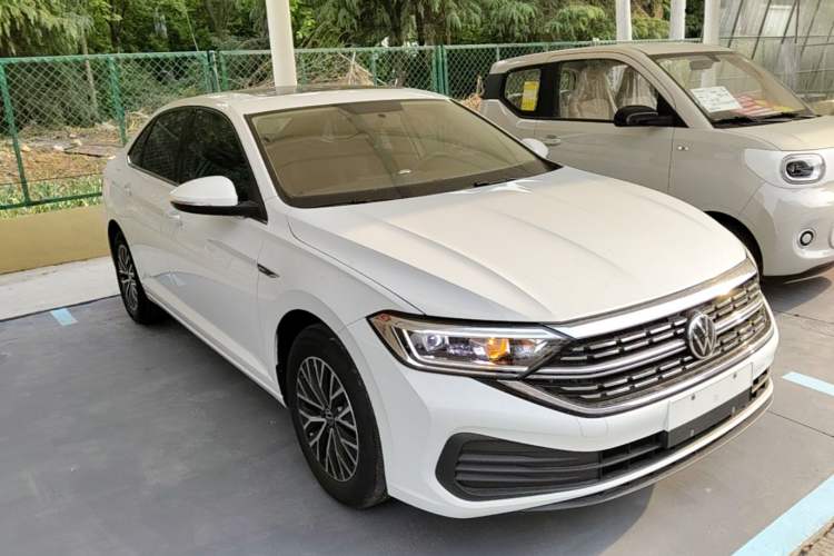 Used Volkswagen Sagitar 2024 200TSI DSG Flyover Edition Front Right 45 Deg