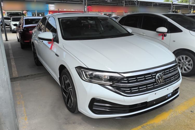 Used Volkswagen Sagitar 2024 300TSI DSG Excellence Edition Front Right 45 Deg
