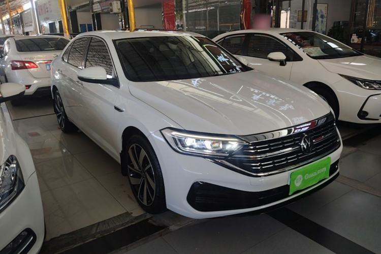Used Volkswagen Sagitar 2024 300TSI DSG Excellence Edition Front Right 45 Deg