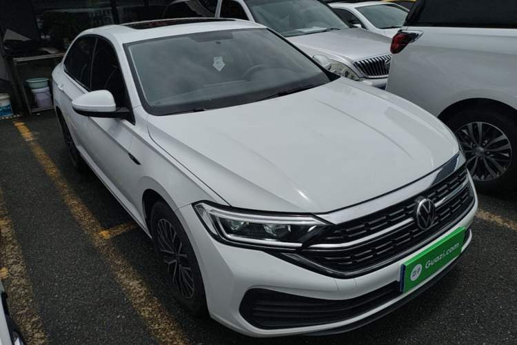 Used Volkswagen Sagitar 2024 200TSI DSG Flyover Edition Front Right 45 Deg