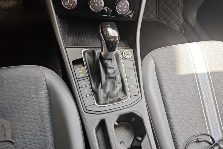 Used Volkswagen Sagitar 2024 200TSI DSG Flyover Edition Gear Lever