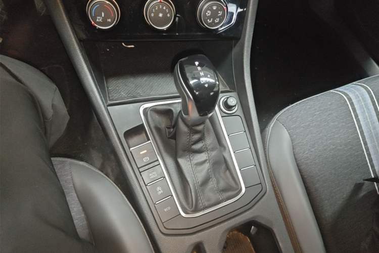 Used Volkswagen Sagitar 2024 200TSI DSG Flyover Edition Gear Lever