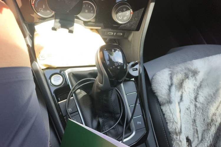Used Volkswagen Sagitar 2024 300TSI DSG Excellence Edition Gear Lever