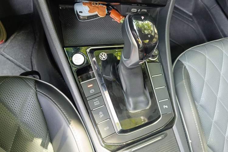 Used Volkswagen Sagitar 2024 300TSI DSG Excellence Edition Gear Lever