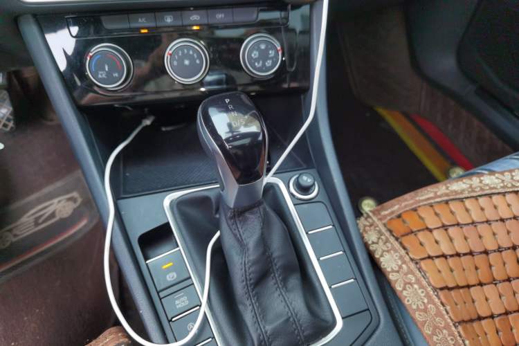 Used Volkswagen Sagitar 2024 200TSI DSG Flyover Edition Gear Lever