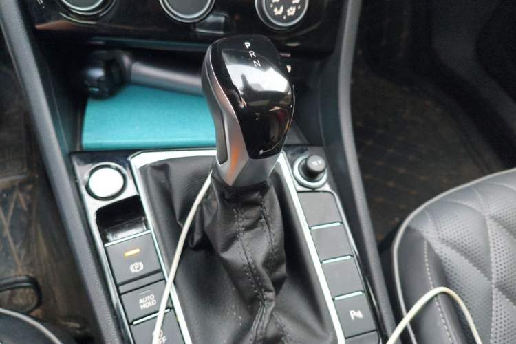Used Volkswagen Sagitar 2024 300TSI DSG Flyover Edition Gear Lever