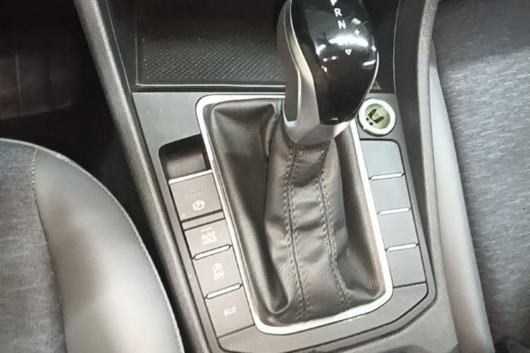 Used Volkswagen Sagitar 2024 200TSI DSG Flyover Edition Gear Lever